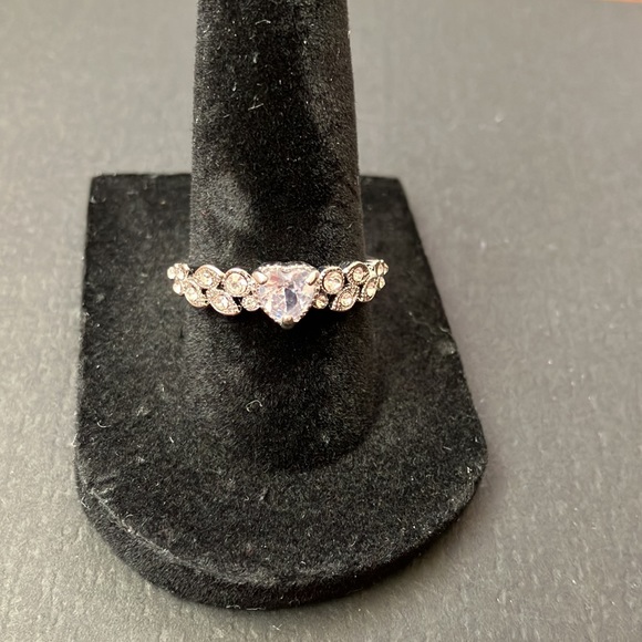 Jewelry - Women’s Heart Shaped Ring Size 8.